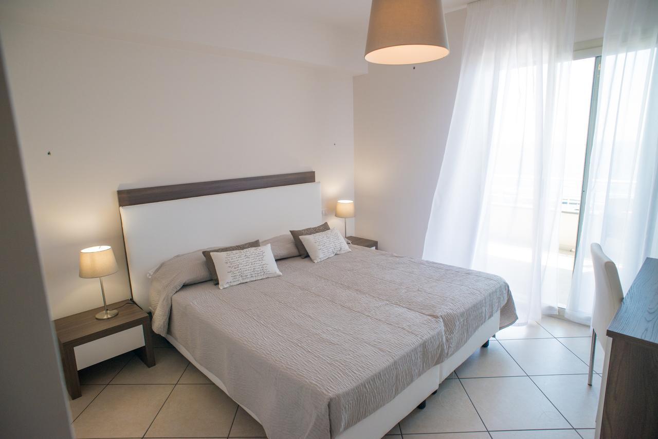 Riva Del Sol Bed and Breakfast Santa Teresa Di Riva Eksteriør billede