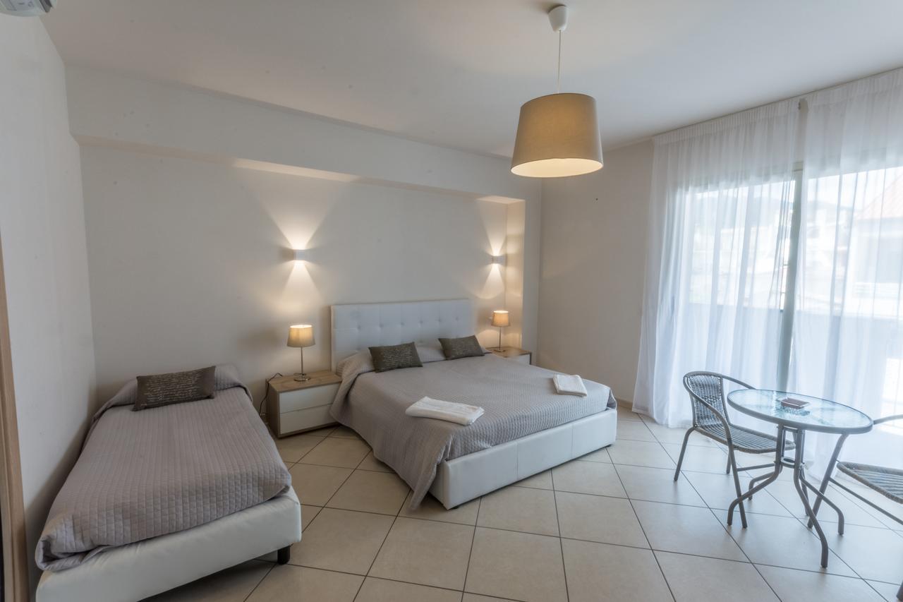 Riva Del Sol Bed and Breakfast Santa Teresa Di Riva Eksteriør billede